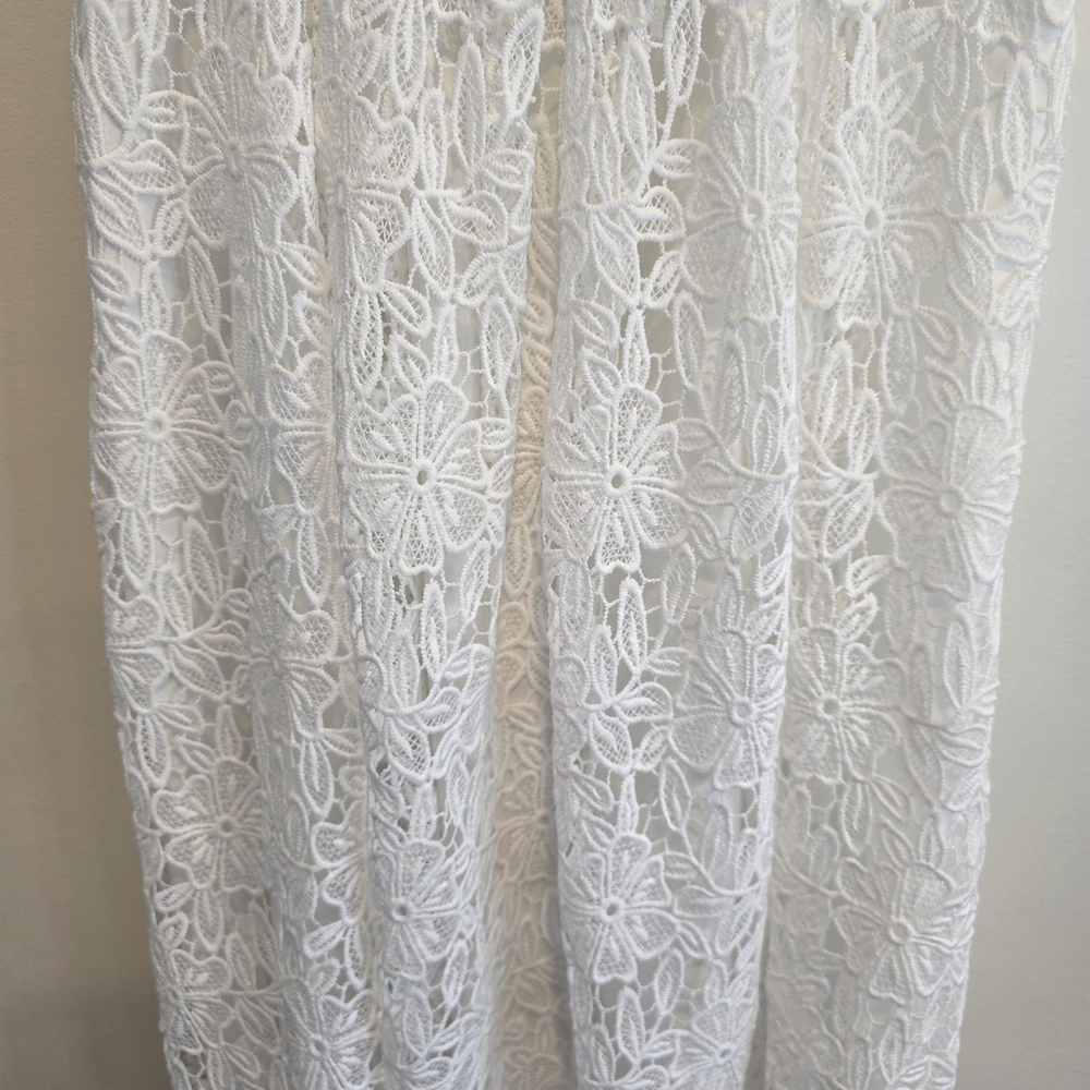 Astr White Flowery Lace Midi Dress Size Medium Nwot, Has One Very Small Flaw - Picture 8 of 16
